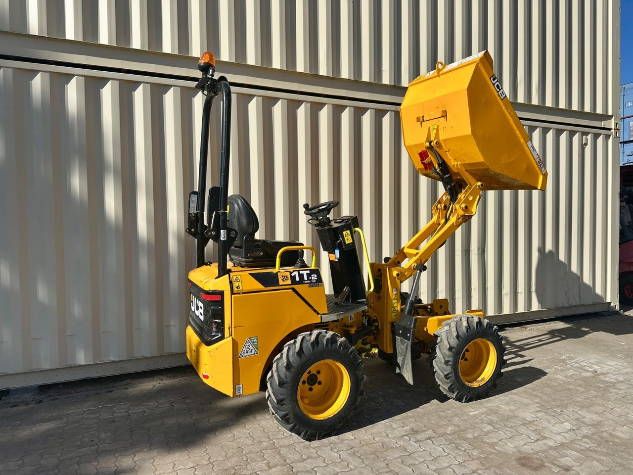 JCB 1T-2 High Tip Dumper, 674 Bh, 1.000 KG - Mini-sklápěčka: obrázek 4 JCB 1T-2 High Tip Dumper, 674 Bh, 1.000 KG - Mini-sklápěčka: obrázek 4