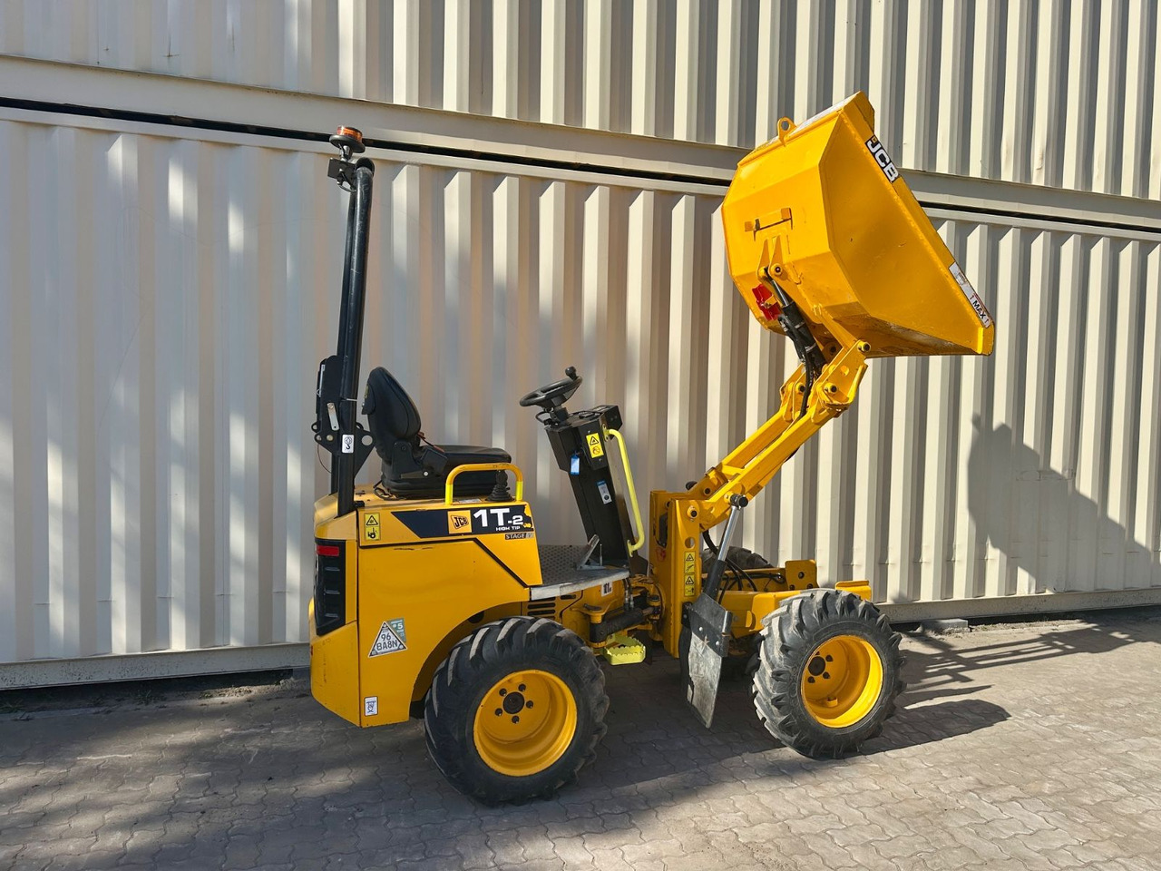 JCB 1T-2 High Tip Dumper, 676 Bh, 1.000 KG - Mini-sklápěčka: obrázek 4 JCB 1T-2 High Tip Dumper, 676 Bh, 1.000 KG - Mini-sklápěčka: obrázek 4