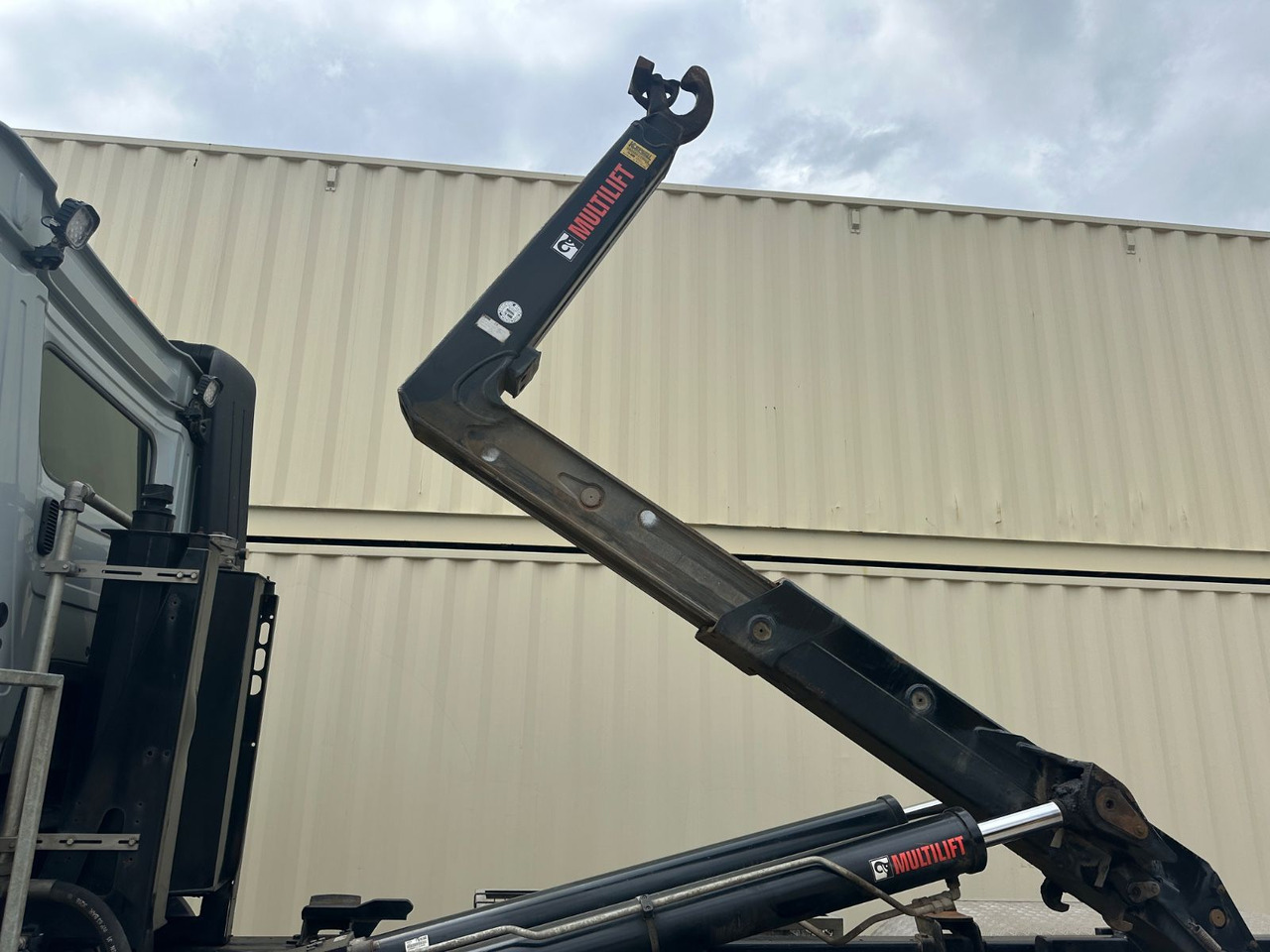Mercedes-Benz Arocs 2643/Hiab M. /1. Hd /R.St. 3.90m/265.773KM - Hákový nosič kontejnerů: obrázek 5 Mercedes-Benz Arocs 2643/Hiab M. /1. Hd /R.St. 3.90m/265.773KM - Hákový nosič kontejnerů: obrázek 5