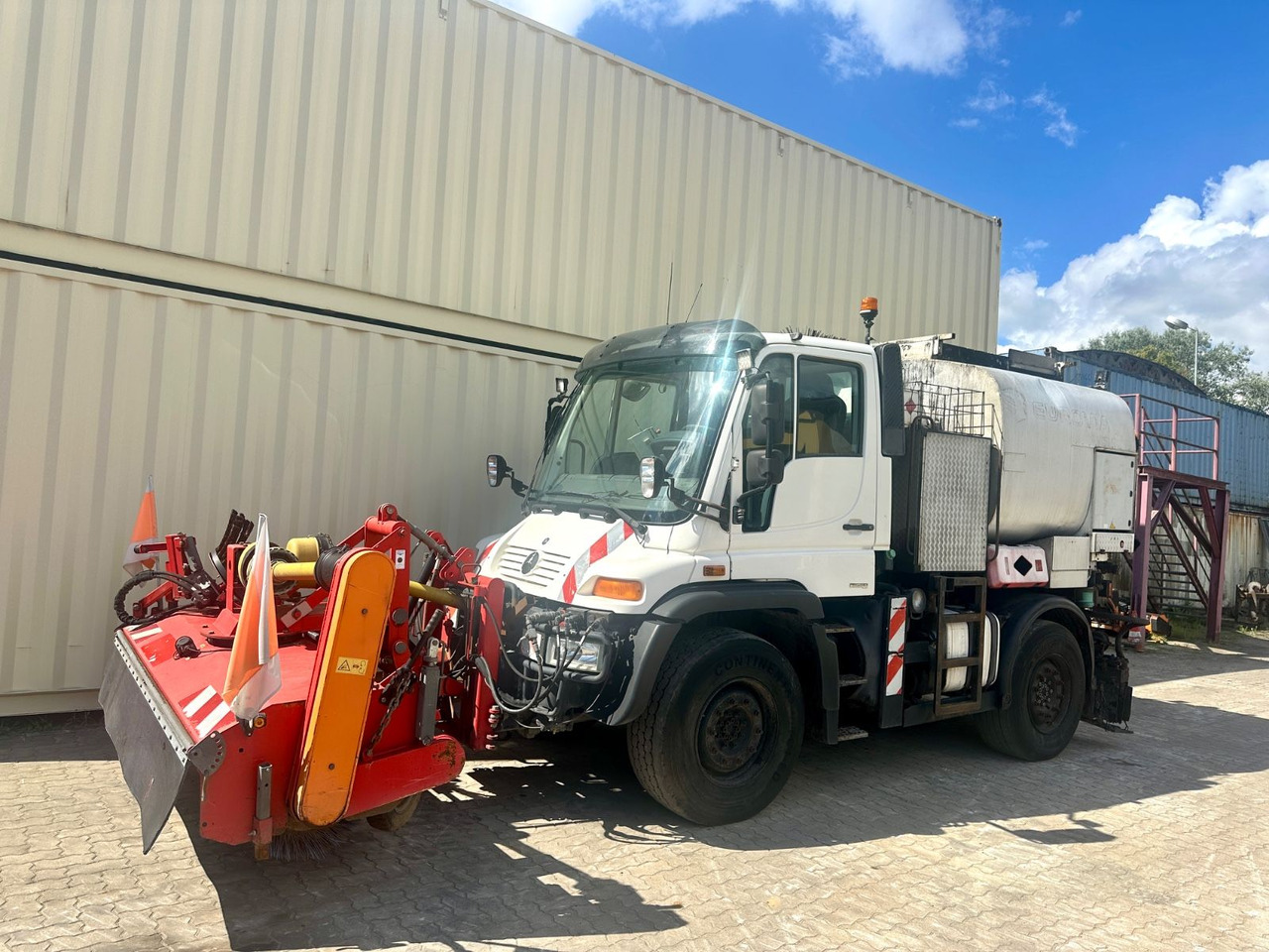 Unimog U400 Schäfer-Technic Bitum/Asphalt / TÜV 02/2026 - Nákladní auto: obrázek 1 Unimog U400 Schäfer-Technic Bitum/Asphalt / TÜV 02/2026 - Nákladní auto: obrázek 1