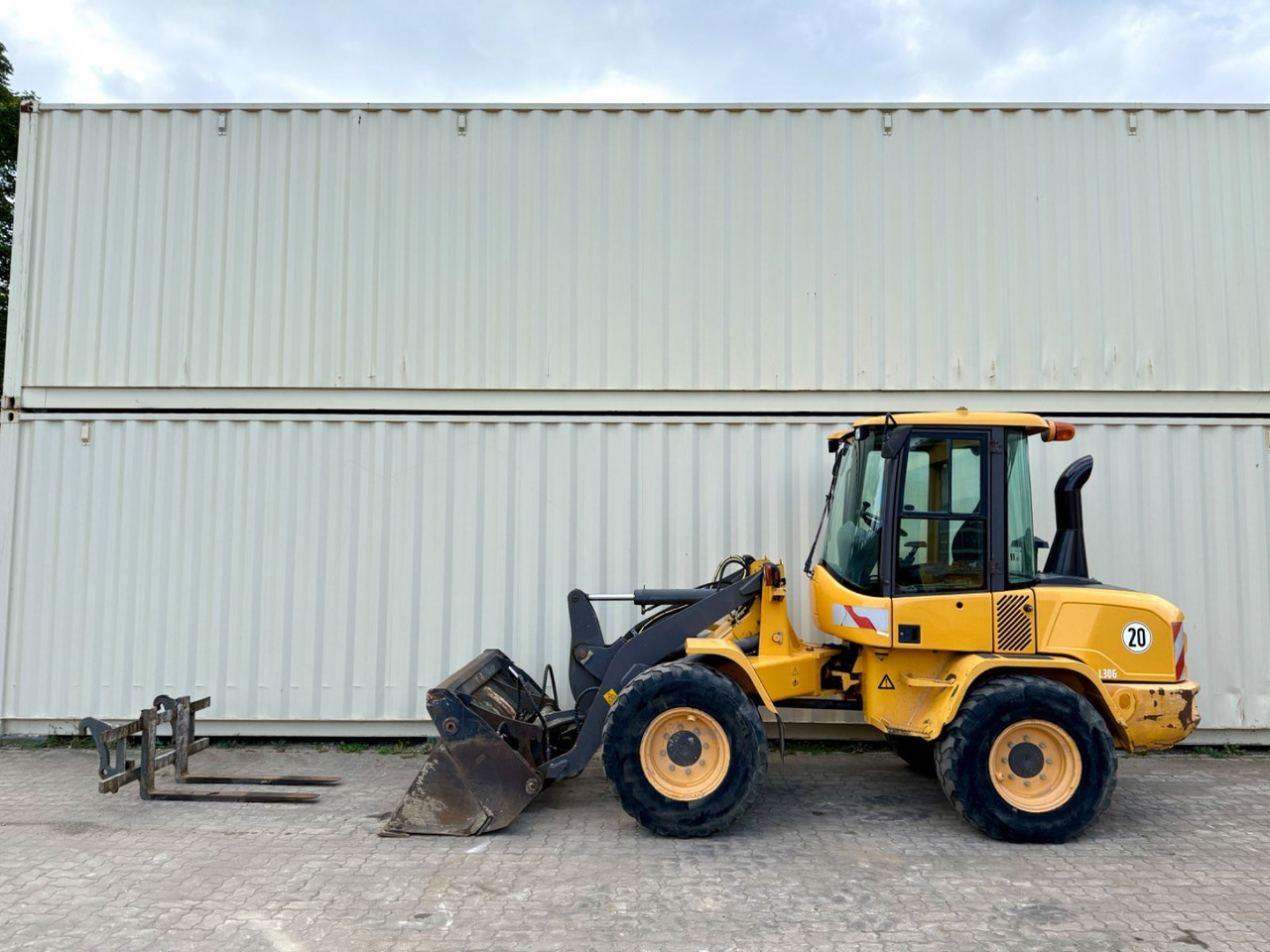 Volvo L30G / 2014 BJ / Klappschaufel + Gabel - Kolový nakladač: obrázek 1 Volvo L30G / 2014 BJ / Klappschaufel + Gabel - Kolový nakladač: obrázek 1