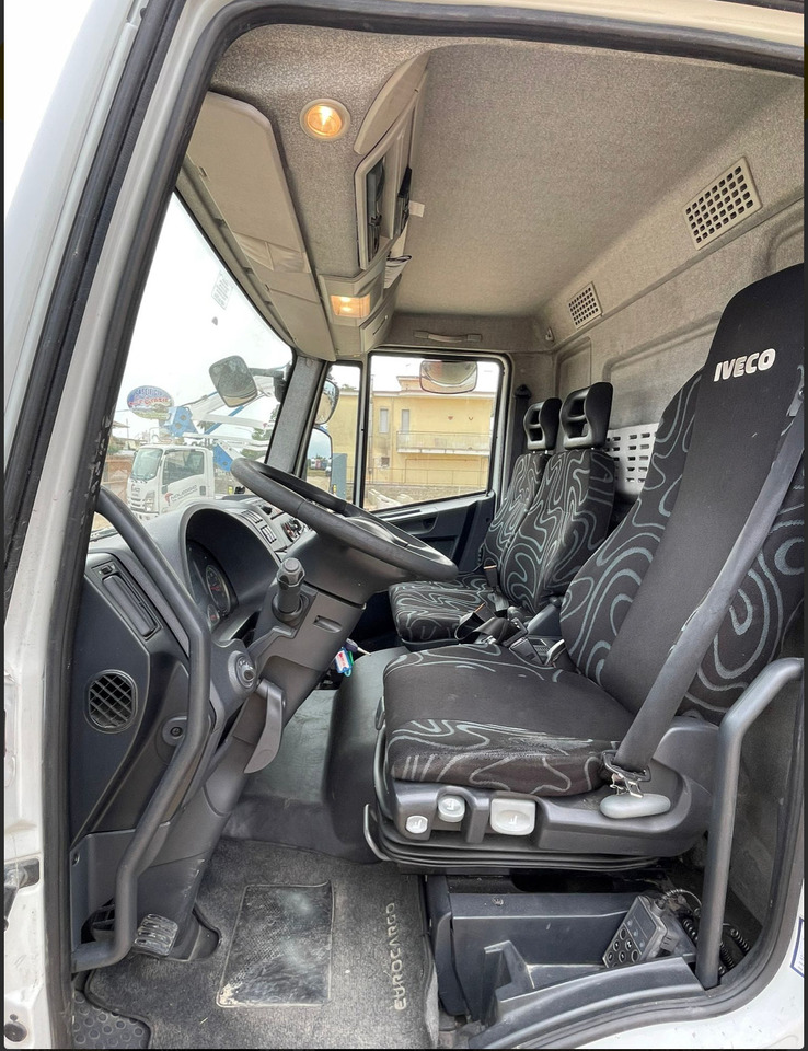IVECO EUROCARGO 75E18 - Chladírenský nákladní automobil: obrázek 4 IVECO EUROCARGO 75E18 - Chladírenský nákladní automobil: obrázek 4