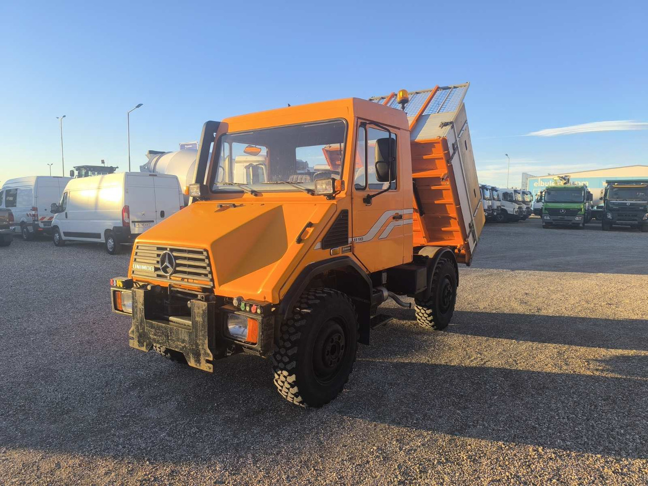 UNIMOG U90 - Sklápěč: obrázek 3 UNIMOG U90 - Sklápěč: obrázek 3