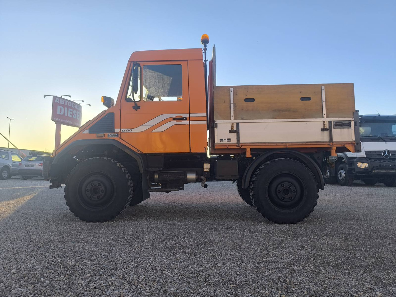 UNIMOG U90 - Sklápěč: obrázek 4 UNIMOG U90 - Sklápěč: obrázek 4
