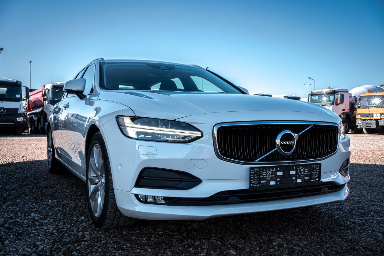 Volvo V90 D4 Momentum 2.0D - Osobní auto: obrázek 4 Volvo V90 D4 Momentum 2.0D - Osobní auto: obrázek 4