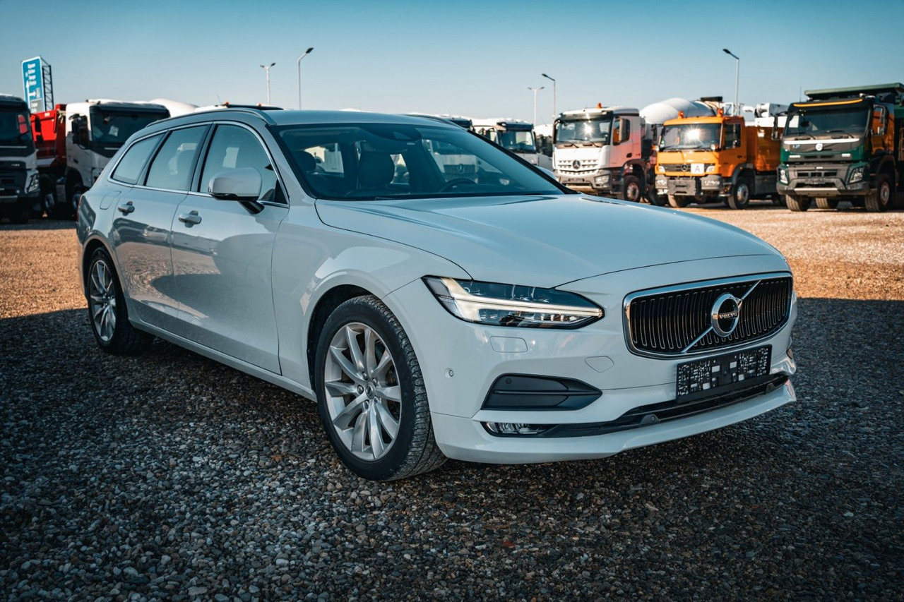 Volvo V90 D4 Momentum 2.0D - Osobní auto: obrázek 1 Volvo V90 D4 Momentum 2.0D - Osobní auto: obrázek 1