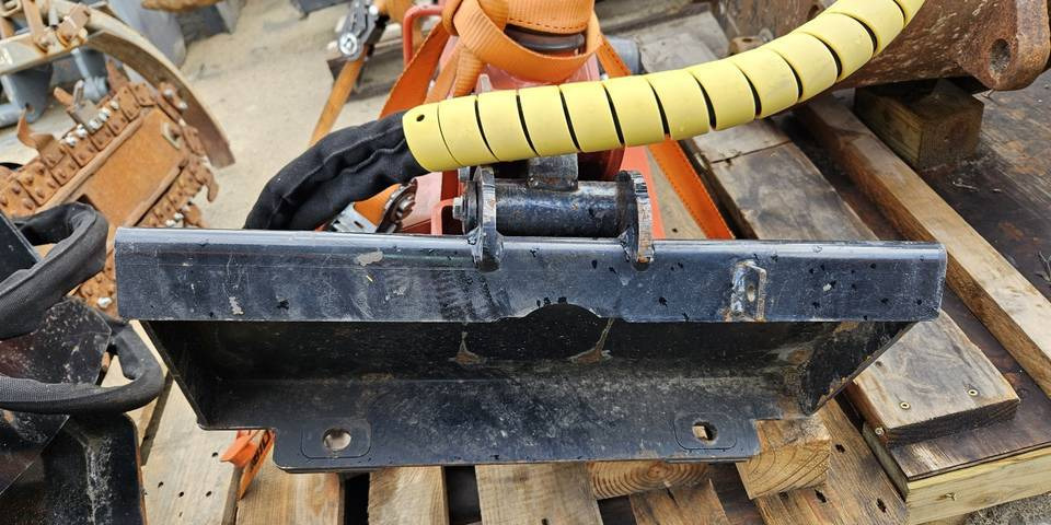 Ditch Witch MT9 MicroTrench piła pod światłowód do cięcia asfaltu/betonu - Betonářská technika: obrázek 5 Ditch Witch MT9 MicroTrench piła pod światłowód do cięcia asfaltu/betonu - Betonářská technika: obrázek 5