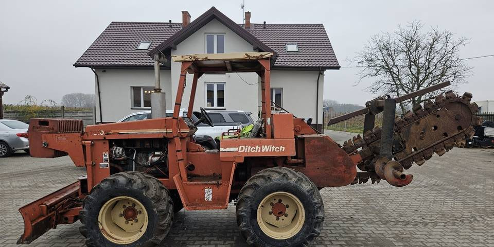 Koparka łańcuchowa Ditch Witch 7610 - Kolesové rýpadlo: obrázek 1 Koparka łańcuchowa Ditch Witch 7610 - Kolesové rýpadlo: obrázek 1