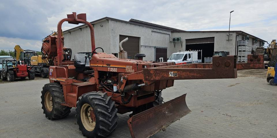 Pługoukładacz wibropług Ditch Witch 8020 Turbo układanie kabli światłowód - Stavební technika: obrázek 4 Pługoukładacz wibropług Ditch Witch 8020 Turbo układanie kabli światłowód - Stavební technika: obrázek 4