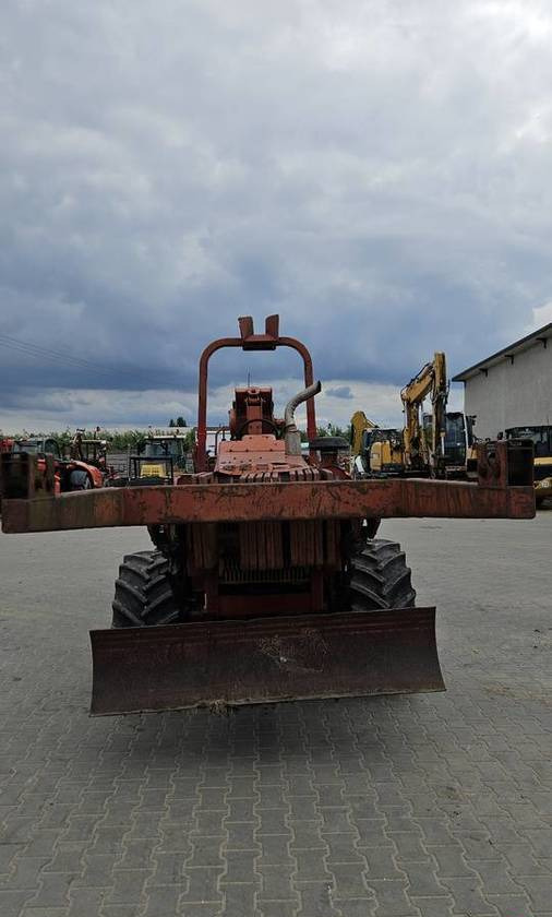 Pługoukładacz wibropług Ditch Witch 8020 Turbo układanie kabli światłowód - Stavební technika: obrázek 3 Pługoukładacz wibropług Ditch Witch 8020 Turbo układanie kabli światłowód - Stavební technika: obrázek 3