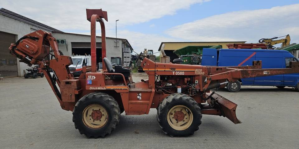 Pługoukładacz wibropług Ditch Witch 8020 Turbo układanie kabli światłowód - Stavební technika: obrázek 5 Pługoukładacz wibropług Ditch Witch 8020 Turbo układanie kabli światłowód - Stavební technika: obrázek 5