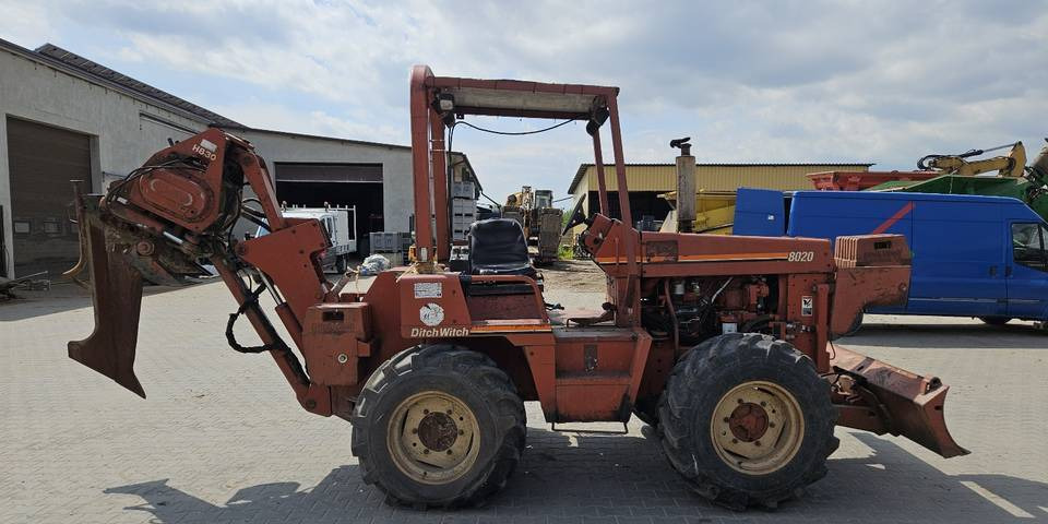 Pługoukładacz wibropług Ditch Witch 8020 układanie kabli światłowód - Stavební technika: obrázek 5 Pługoukładacz wibropług Ditch Witch 8020 układanie kabli światłowód - Stavební technika: obrázek 5
