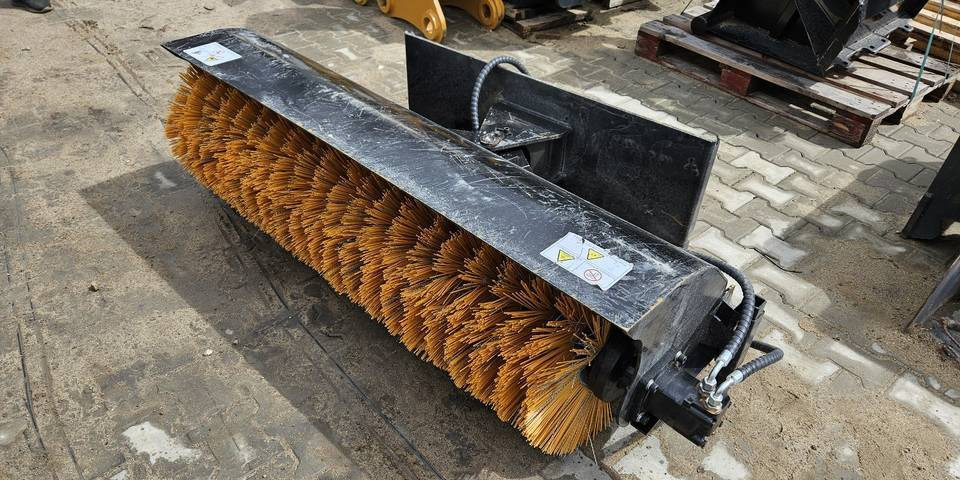 Szczotka zamiatarka 150 cm do Bobcat miniładowarka - Zametač: obrázek 3 Szczotka zamiatarka 150 cm do Bobcat miniładowarka - Zametač: obrázek 3