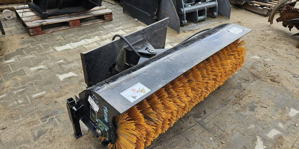 Szczotka zamiatarka 150 cm do Bobcat miniładowarka - Zametač: obrázek 1 Szczotka zamiatarka 150 cm do Bobcat miniładowarka - Zametač: obrázek 1