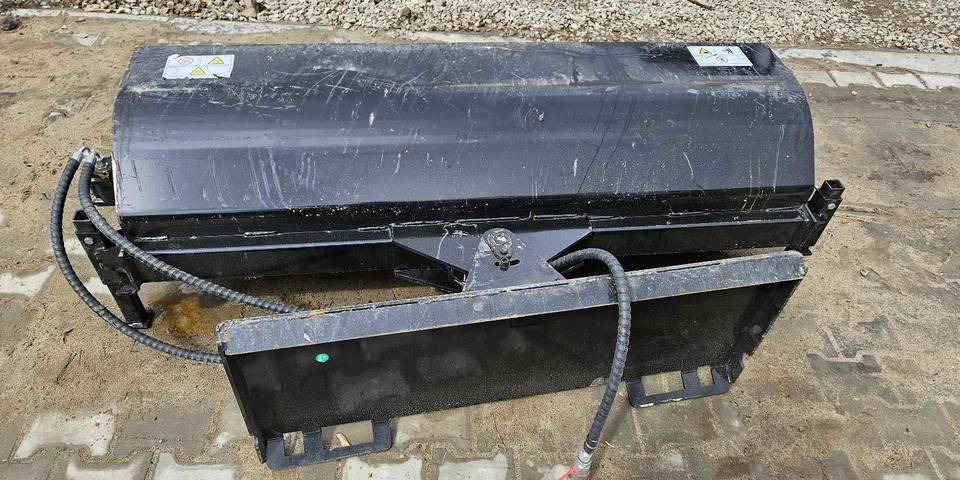 Szczotka zamiatarka 150 cm do Bobcat miniładowarka - Zametač: obrázek 5 Szczotka zamiatarka 150 cm do Bobcat miniładowarka - Zametač: obrázek 5