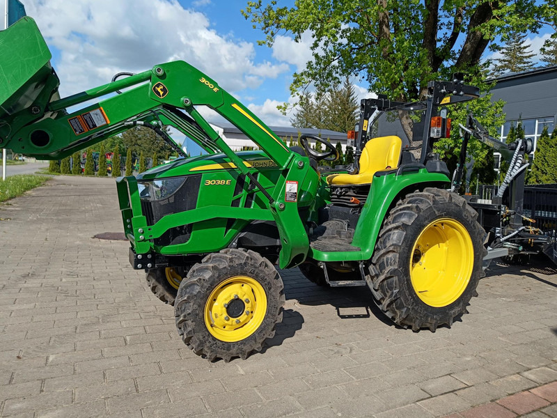 John Deere 3038E Vahva Jussi 400 - Traktor: obrázek 2 John Deere 3038E Vahva Jussi 400 - Traktor: obrázek 2