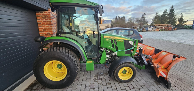 John Deere 4052R - Traktor: obrázek 1 John Deere 4052R - Traktor: obrázek 1