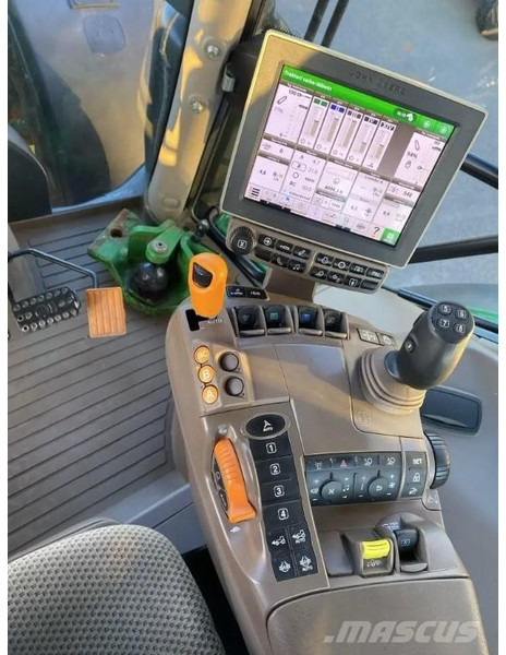 Traktor John Deere 6215R: obrázek 7