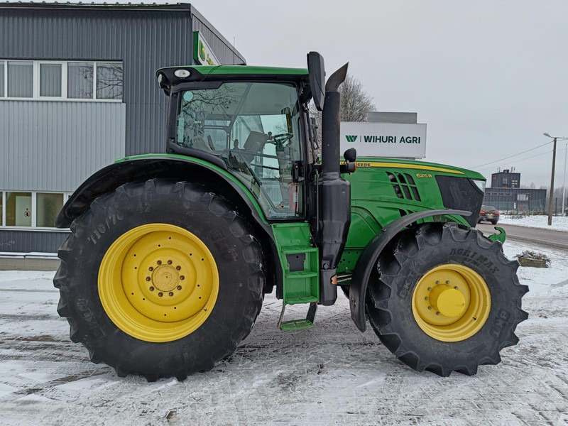 John Deere 6215R - Traktor: obrázek 2 John Deere 6215R - Traktor: obrázek 2