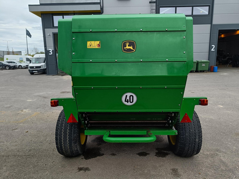 John Deere 623N - Lis na válcové balíky: obrázek 3 John Deere 623N - Lis na válcové balíky: obrázek 3