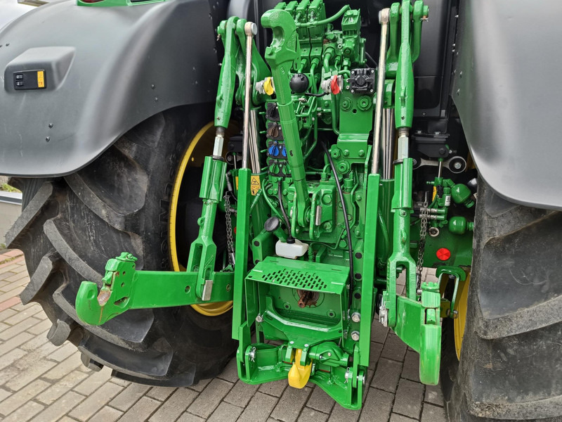 Traktor John Deere 6R 175: obrázek 11 Traktor John Deere 6R 175: obrázek 11