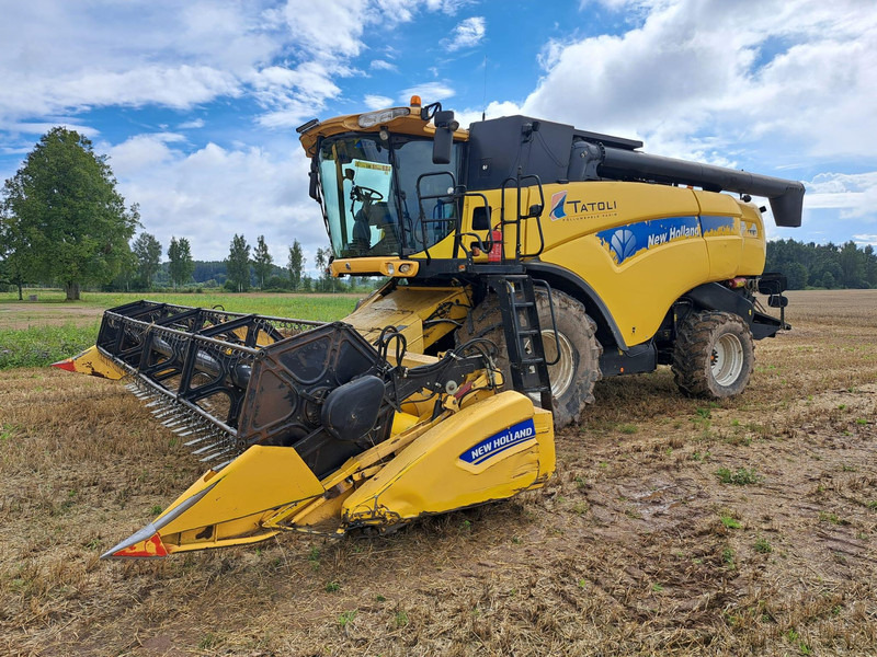 New Holland CX 8080 - Sklízecí mlátička: obrázek 2 New Holland CX 8080 - Sklízecí mlátička: obrázek 2