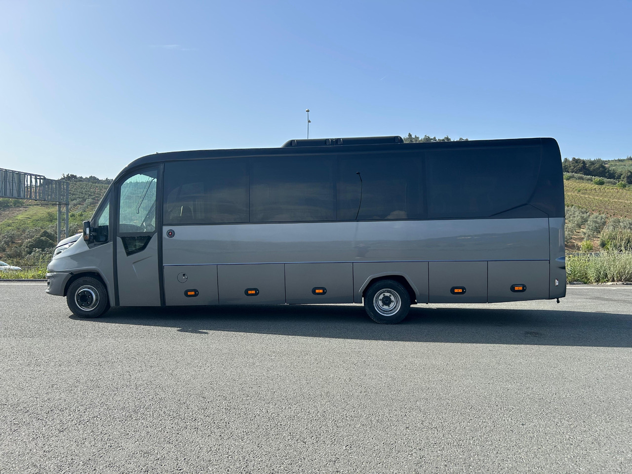 IVECO DAILY - RIGHT HAND DRIVE TOURISTIC VEHICLE - Turistický autobus: obrázek 5 IVECO DAILY - RIGHT HAND DRIVE TOURISTIC VEHICLE - Turistický autobus: obrázek 5