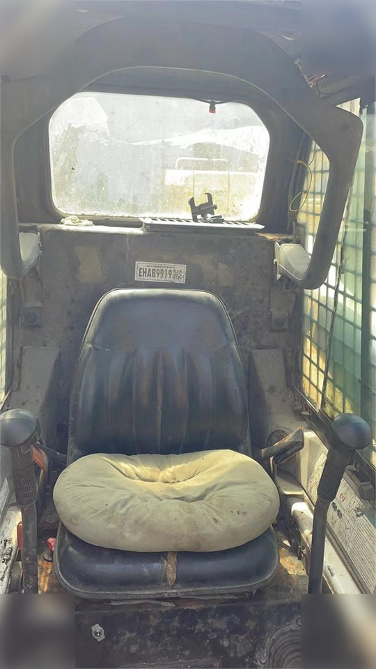 BOBCAT S220 - Smykový nakladač: obrázek 5 BOBCAT S220 - Smykový nakladač: obrázek 5