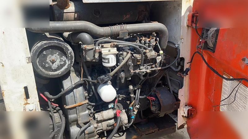 BOBCAT S220 - Smykový nakladač: obrázek 3 BOBCAT S220 - Smykový nakladač: obrázek 3