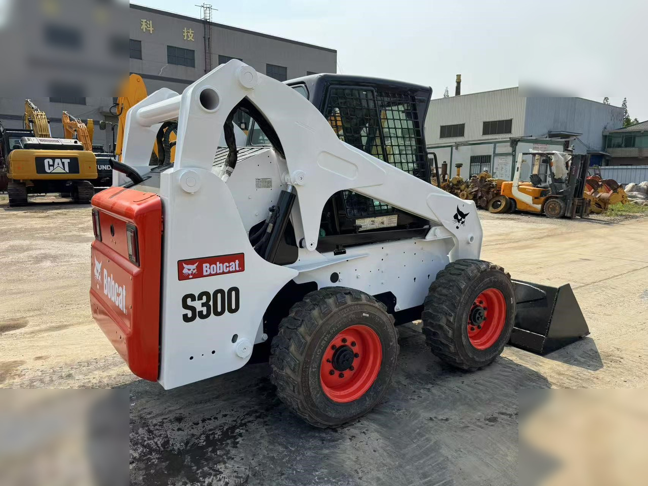 BOBCAT S300 - Smykový nakladač: obrázek 3 BOBCAT S300 - Smykový nakladač: obrázek 3