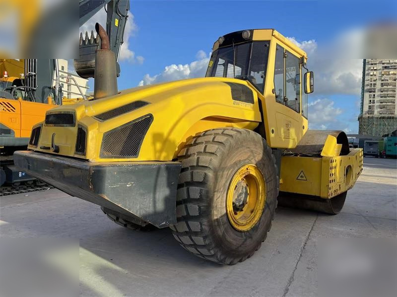 BOMAG BW226DH-4 - Válec: obrázek 4 BOMAG BW226DH-4 - Válec: obrázek 4