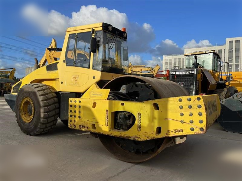 BOMAG BW226DH-4 - Válec: obrázek 1 BOMAG BW226DH-4 - Válec: obrázek 1
