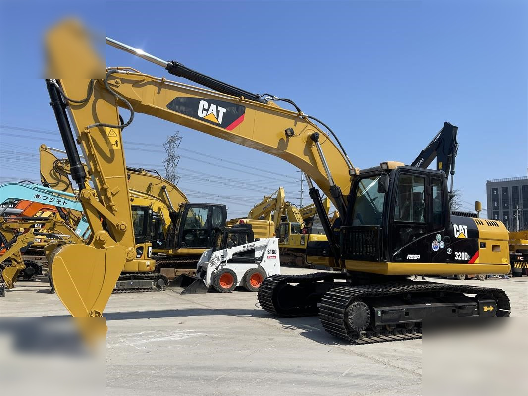 CATERPILLAR 320D2 - Pásové rýpadlo: obrázek 2 CATERPILLAR 320D2 - Pásové rýpadlo: obrázek 2