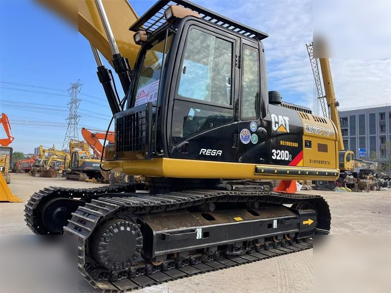 CATERPILLAR 320D2 - Pásové rýpadlo: obrázek 3 CATERPILLAR 320D2 - Pásové rýpadlo: obrázek 3