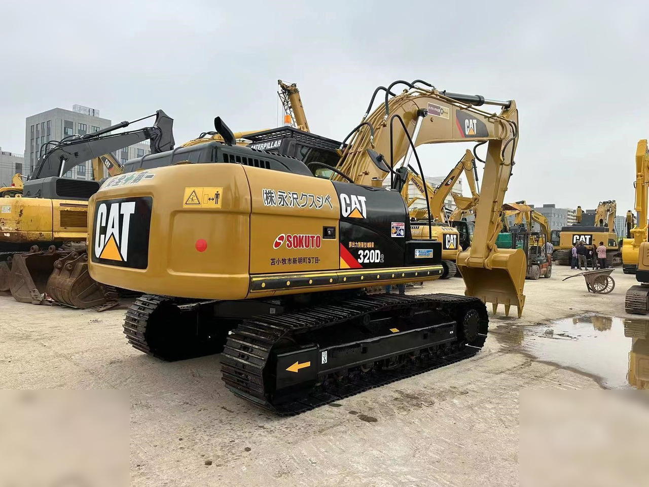 CATERPILLAR 320D2 - Pásové rýpadlo: obrázek 3 CATERPILLAR 320D2 - Pásové rýpadlo: obrázek 3