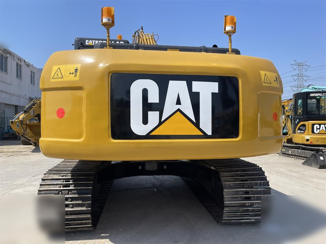 CATERPILLAR 320D2 - Pásové rýpadlo: obrázek 3 CATERPILLAR 320D2 - Pásové rýpadlo: obrázek 3