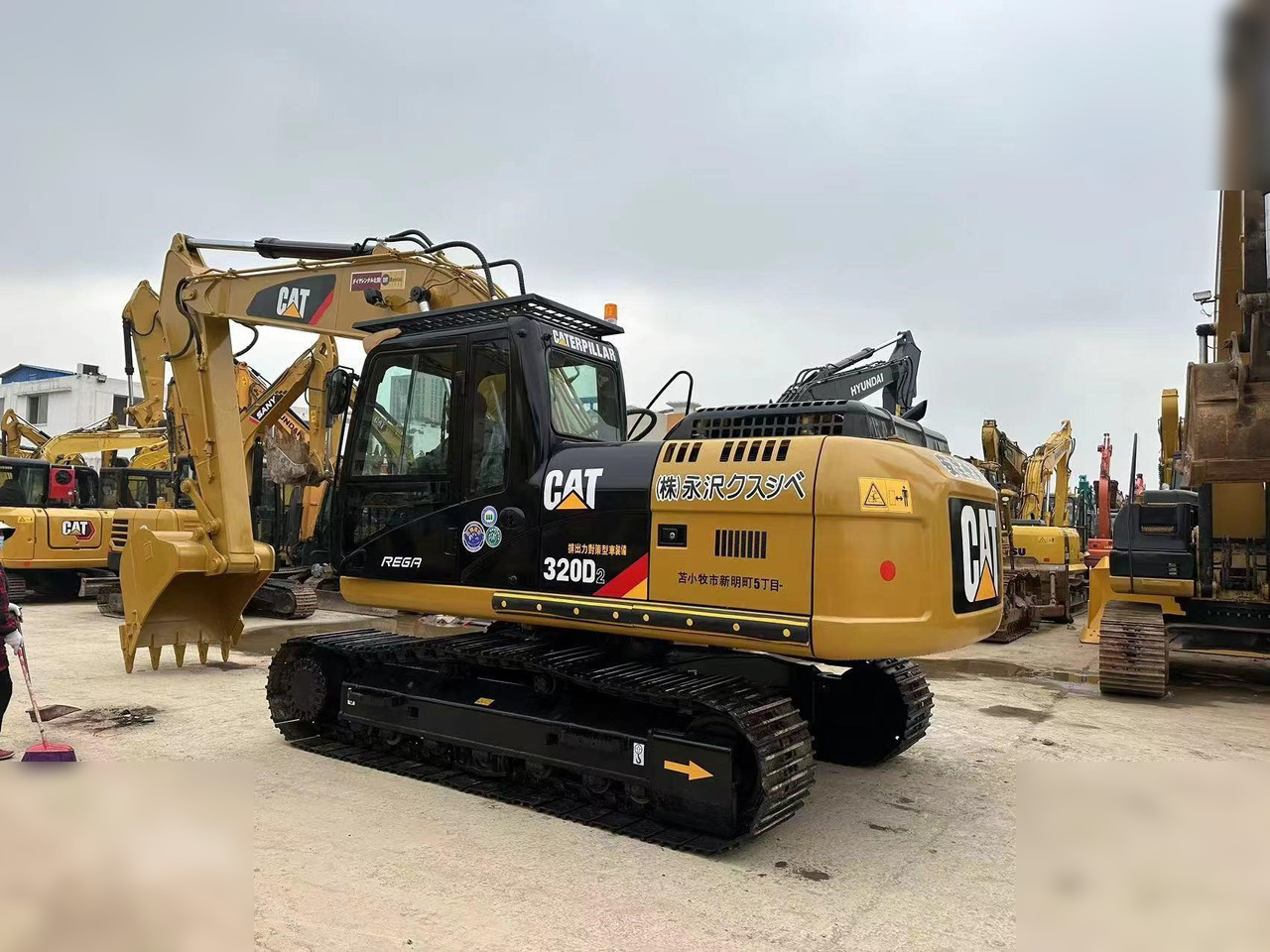 CATERPILLAR 320D2 - Pásové rýpadlo: obrázek 1 CATERPILLAR 320D2 - Pásové rýpadlo: obrázek 1