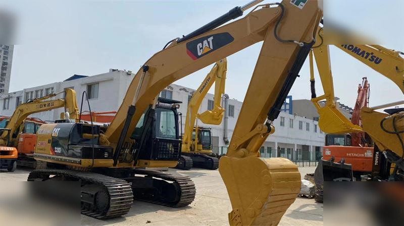 CATERPILLAR 320D2 - Pásové rýpadlo: obrázek 4 CATERPILLAR 320D2 - Pásové rýpadlo: obrázek 4