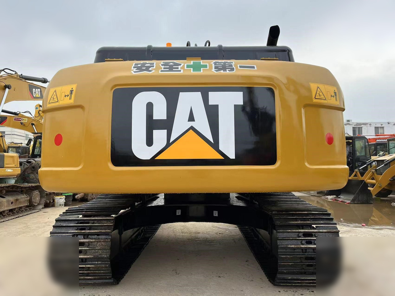 CATERPILLAR 320D2 - Pásové rýpadlo: obrázek 4 CATERPILLAR 320D2 - Pásové rýpadlo: obrázek 4