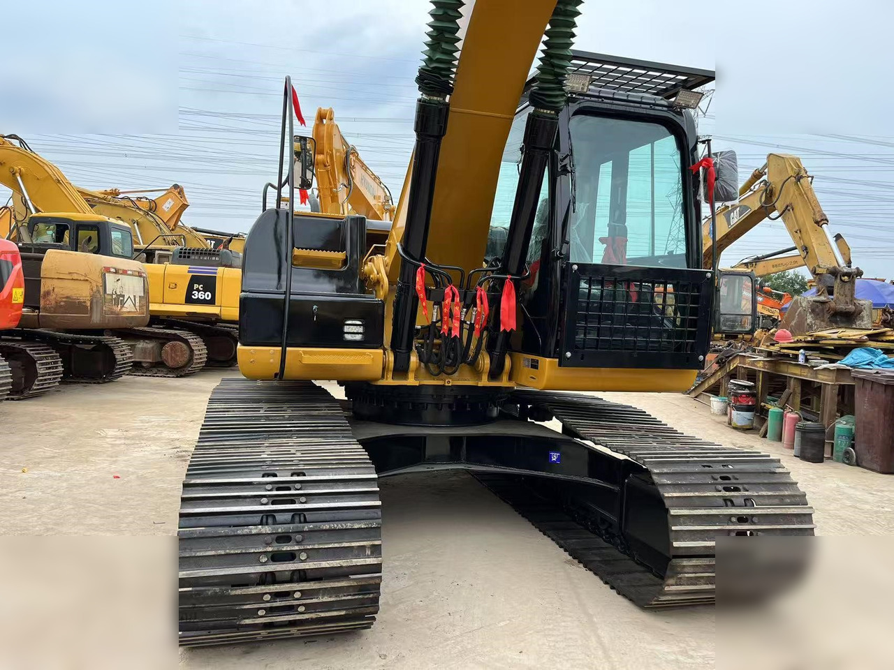 CATERPILLAR 320D2L - Pásové rýpadlo: obrázek 4 CATERPILLAR 320D2L - Pásové rýpadlo: obrázek 4