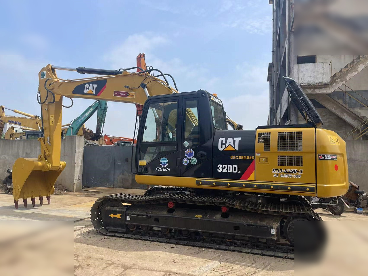 CATERPILLAR 320DL - Pásové rýpadlo: obrázek 1 CATERPILLAR 320DL - Pásové rýpadlo: obrázek 1