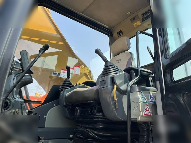 CATERPILLAR 330D - Pásové rýpadlo: obrázek 3 CATERPILLAR 330D - Pásové rýpadlo: obrázek 3