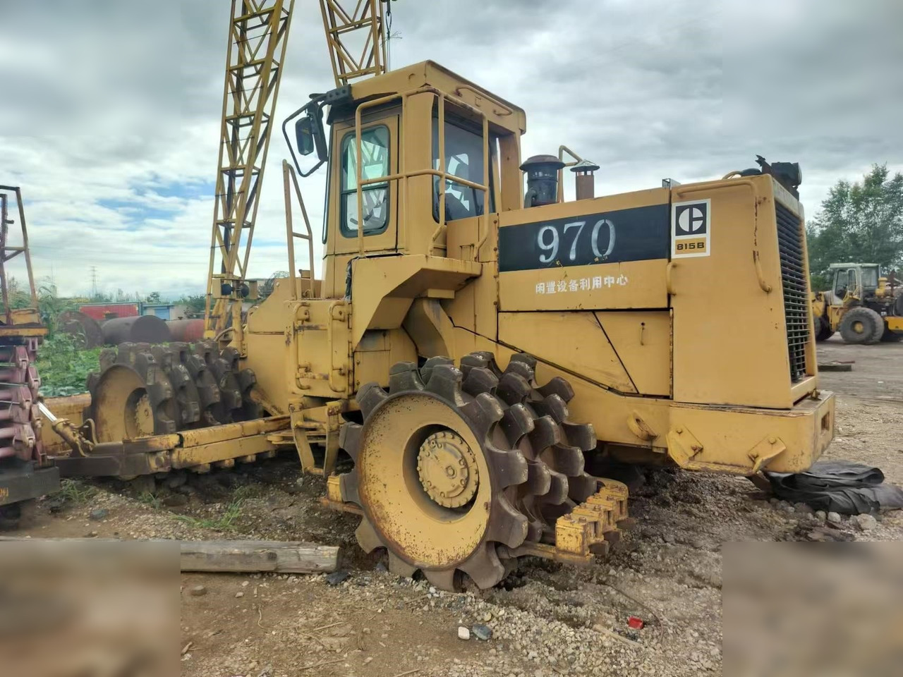 CATERPILLAR 815B - Silniční válec: obrázek 2 CATERPILLAR 815B - Silniční válec: obrázek 2