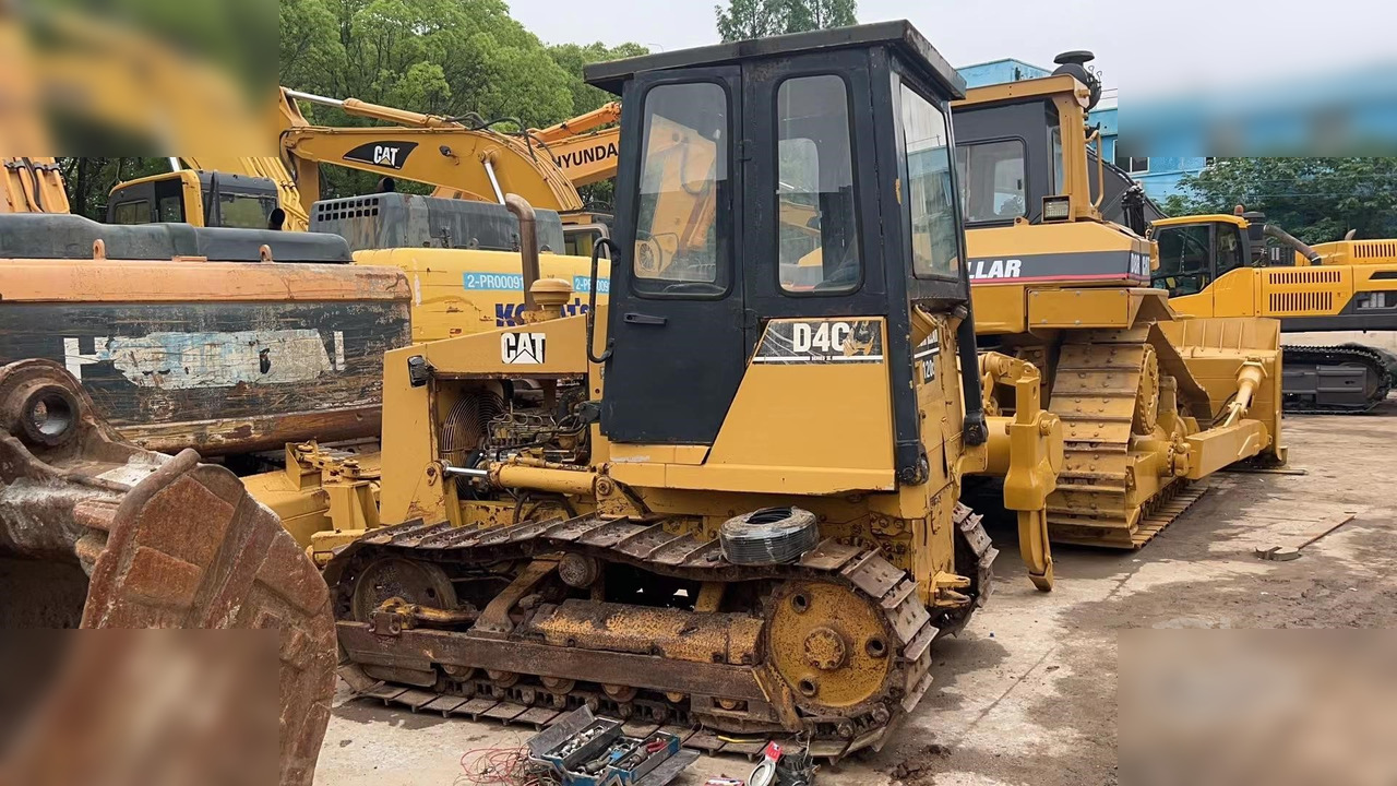 CATERPILLAR D4C - Buldozer: obrázek 5 CATERPILLAR D4C - Buldozer: obrázek 5
