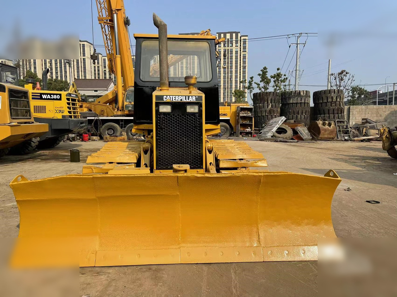 CATERPILLAR D4C - Buldozer: obrázek 2 CATERPILLAR D4C - Buldozer: obrázek 2