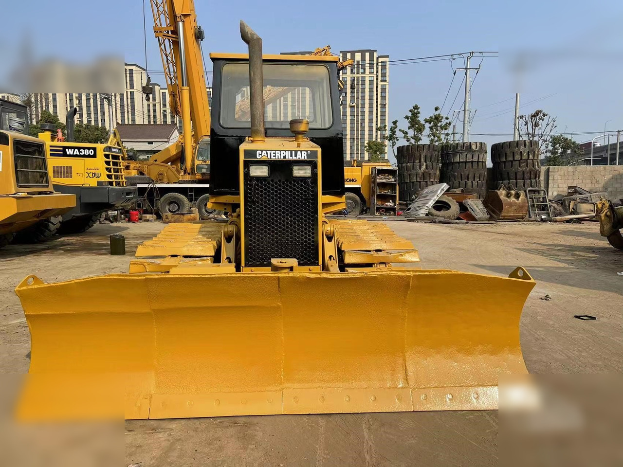CATERPILLAR D4C - Buldozer: obrázek 2 CATERPILLAR D4C - Buldozer: obrázek 2
