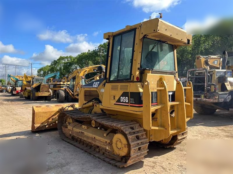 CATERPILLAR D5G XL - Buldozer: obrázek 2 CATERPILLAR D5G XL - Buldozer: obrázek 2