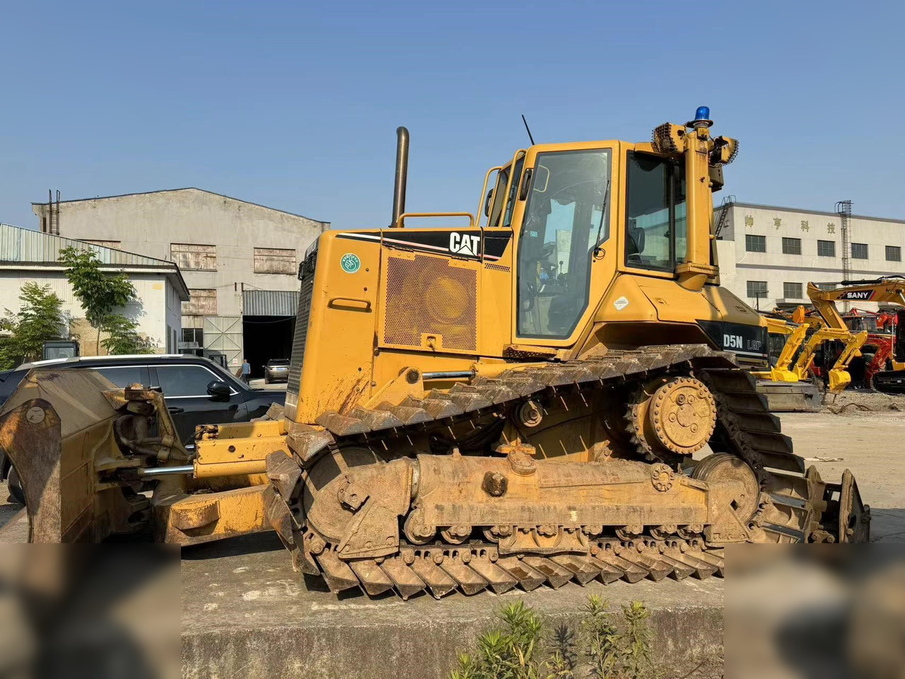 CATERPILLAR D5N - Buldozer: obrázek 1 CATERPILLAR D5N - Buldozer: obrázek 1