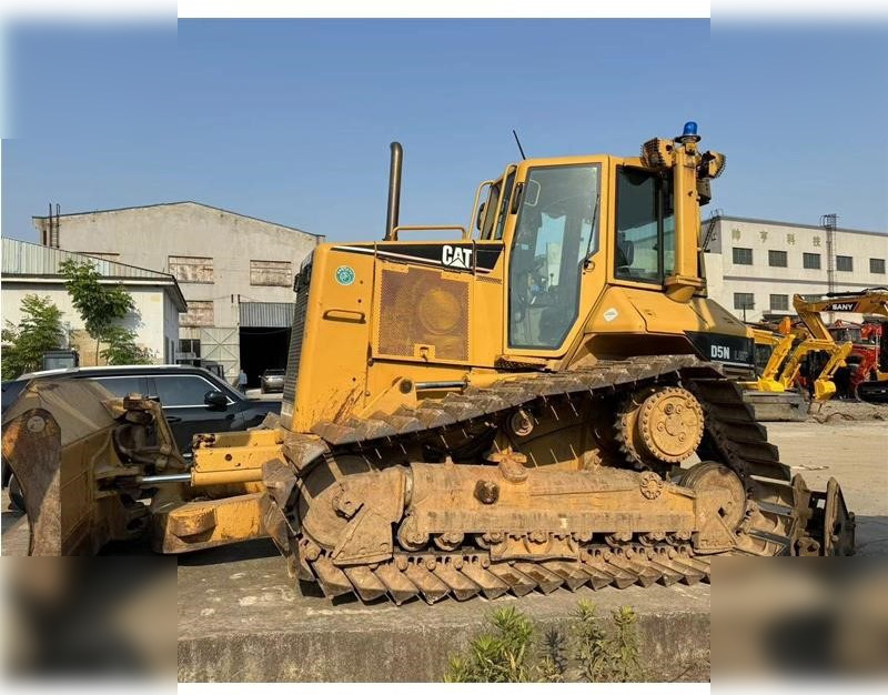 CATERPILLAR D5N - Buldozer: obrázek 1 CATERPILLAR D5N - Buldozer: obrázek 1