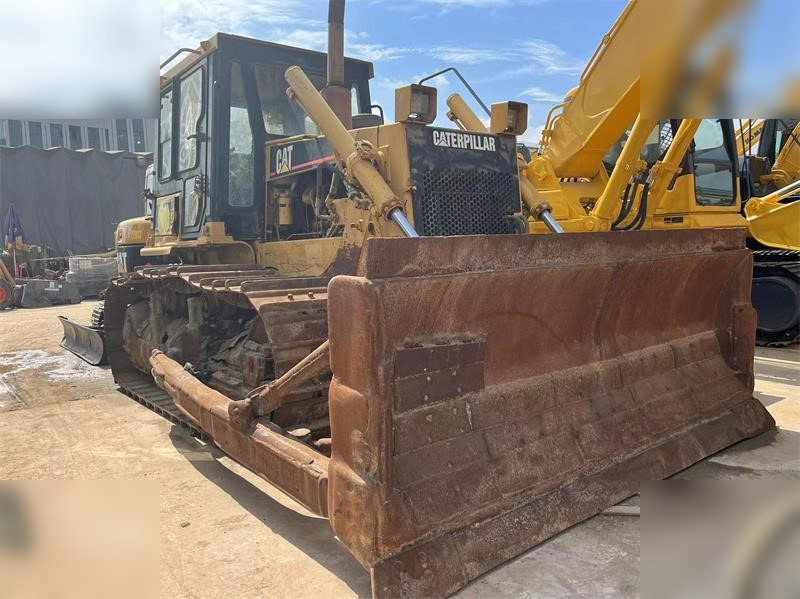 CATERPILLAR D6G - Buldozer: obrázek 2 CATERPILLAR D6G - Buldozer: obrázek 2